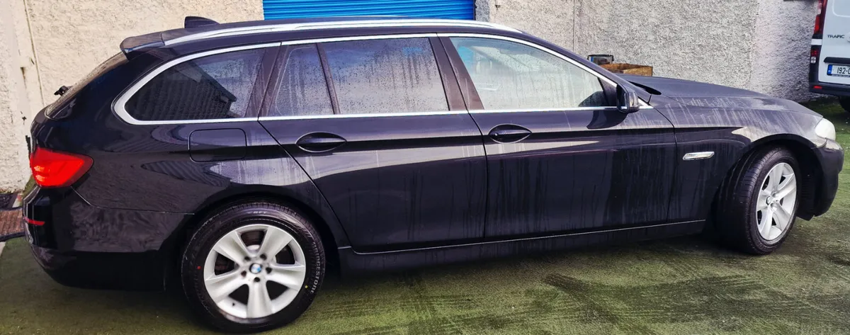 BMW 520d SE AUTO ESTATE NCT TAX GLASS ROOF - Image 4