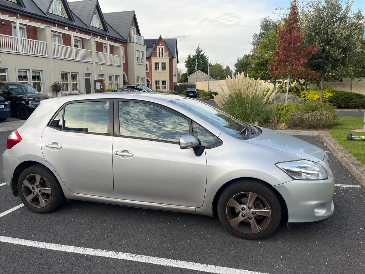 Toyota Auris 2011 petrol 1.3 low mileage - Image 1