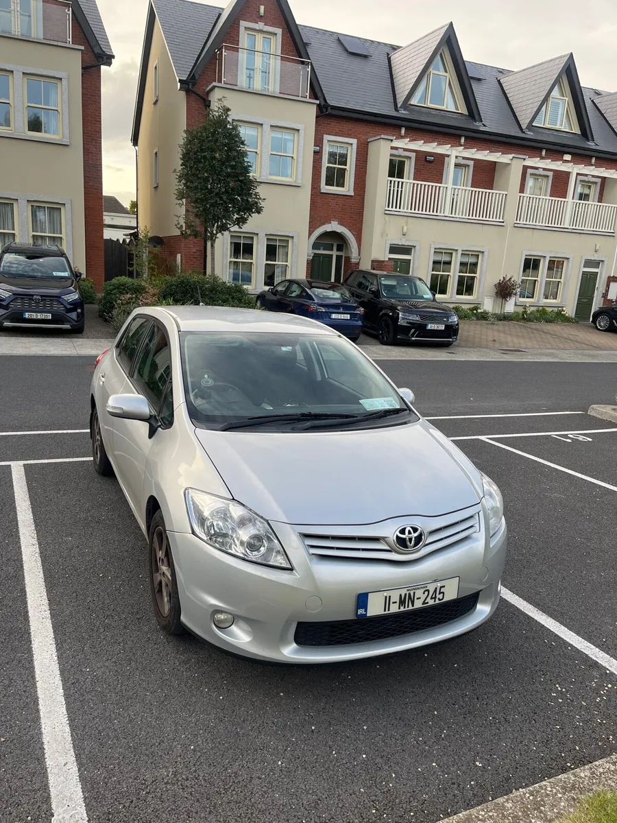 Toyota Auris 2011 petrol 1.3 low mileage - Image 2