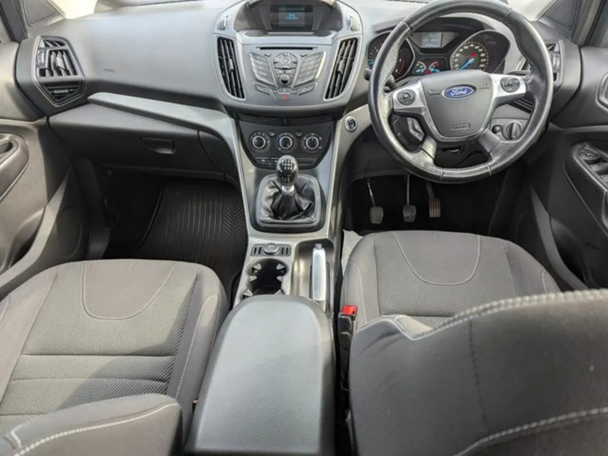 2024 Ford Kuga commercial - Image 4