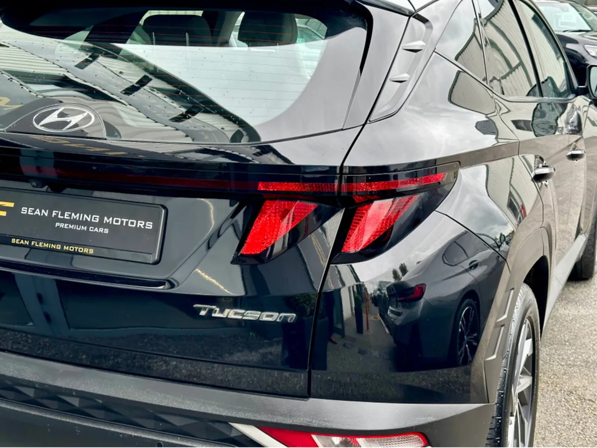 Hyundai Tucson IX35 EXECUTIVE TWO TONE ROOF 5DR - Image 4