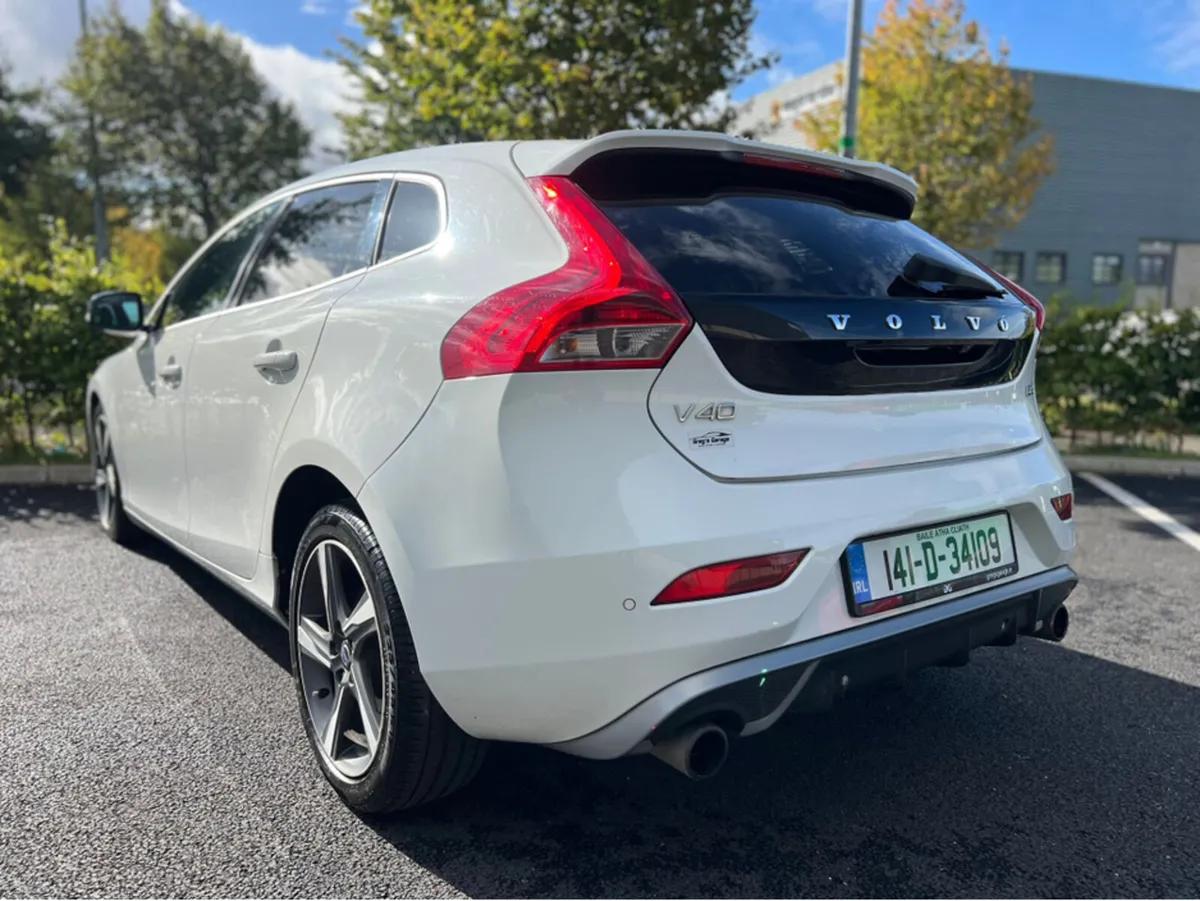 Volvo V40 D3 R-DESIGN 2.0 MANUAL *FULL SERVICE HIS - Image 3