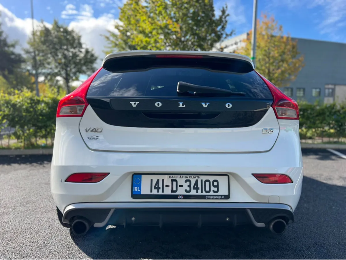 Volvo V40 D3 R-DESIGN 2.0 MANUAL *FULL SERVICE HIS - Image 4