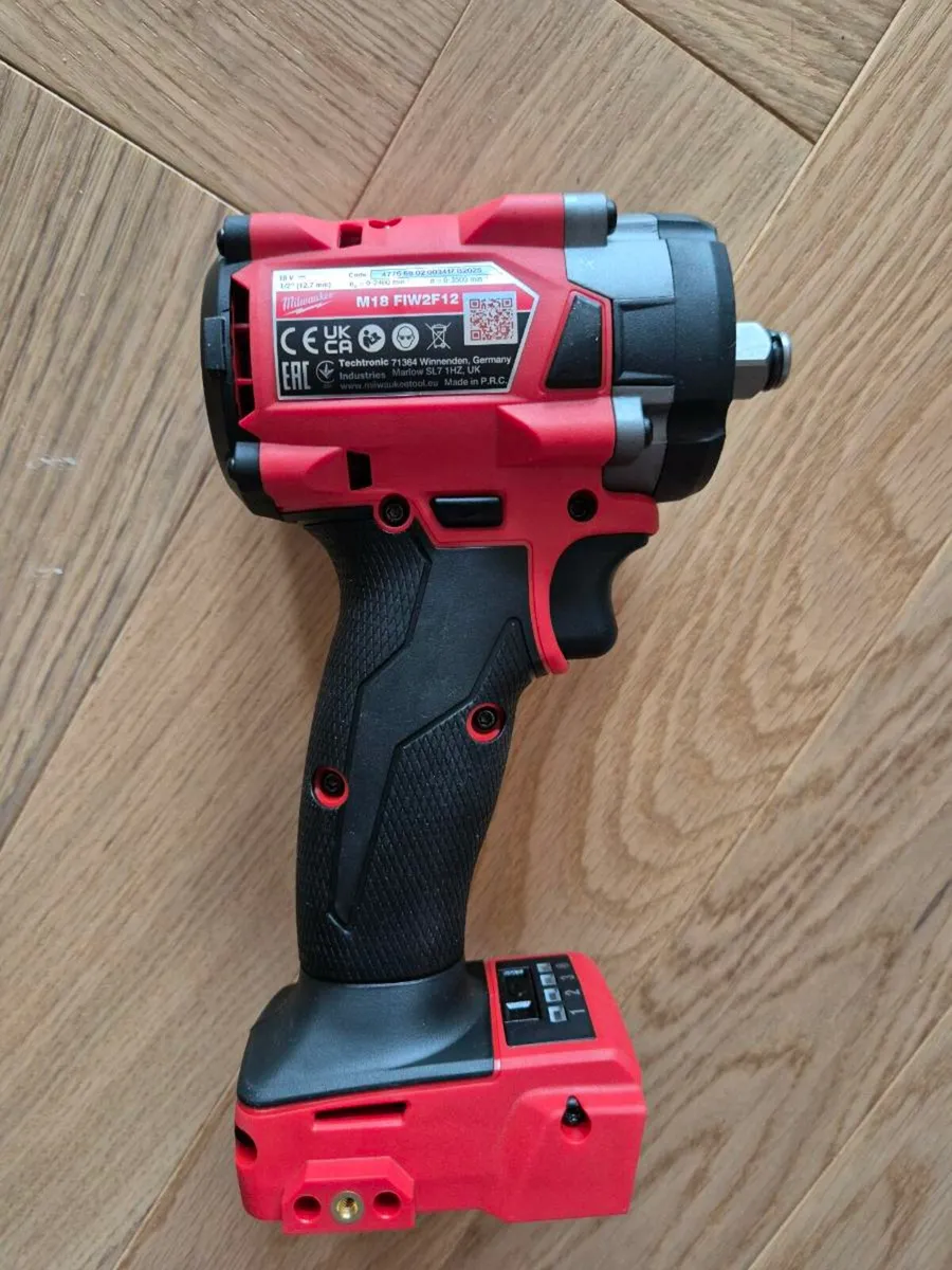 Milwaukee M18 Fuel 1/2' Stubby Impact Wrench Body - Image 3