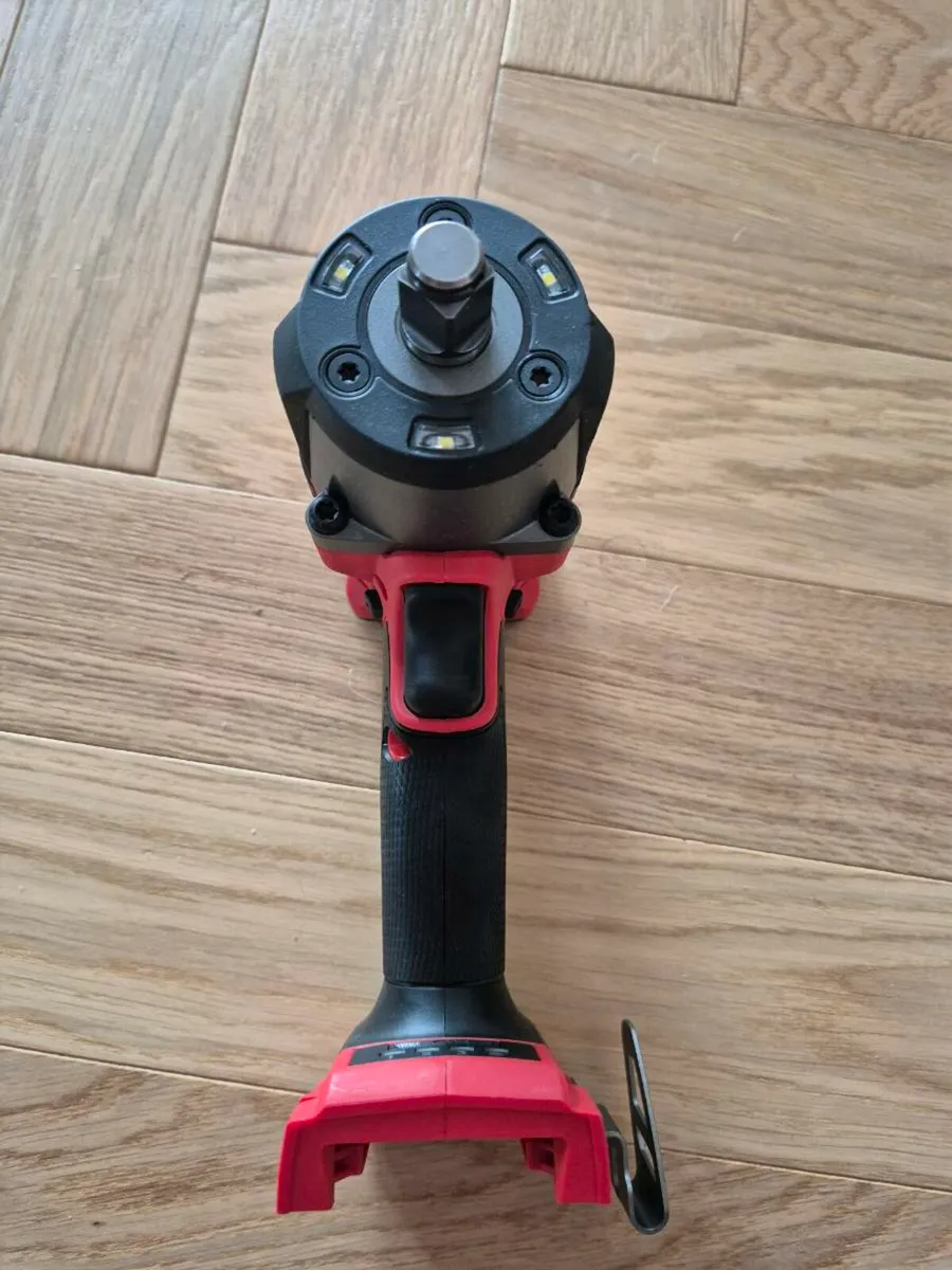 Milwaukee M18 Fuel 1/2' Mid Tourqe Wrench Body - Image 2