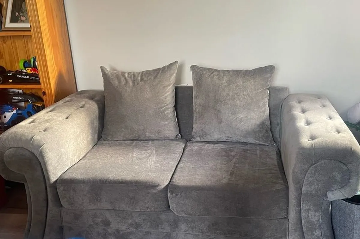 Immaculate 3 + 2 Seater Sofa set - Image 1