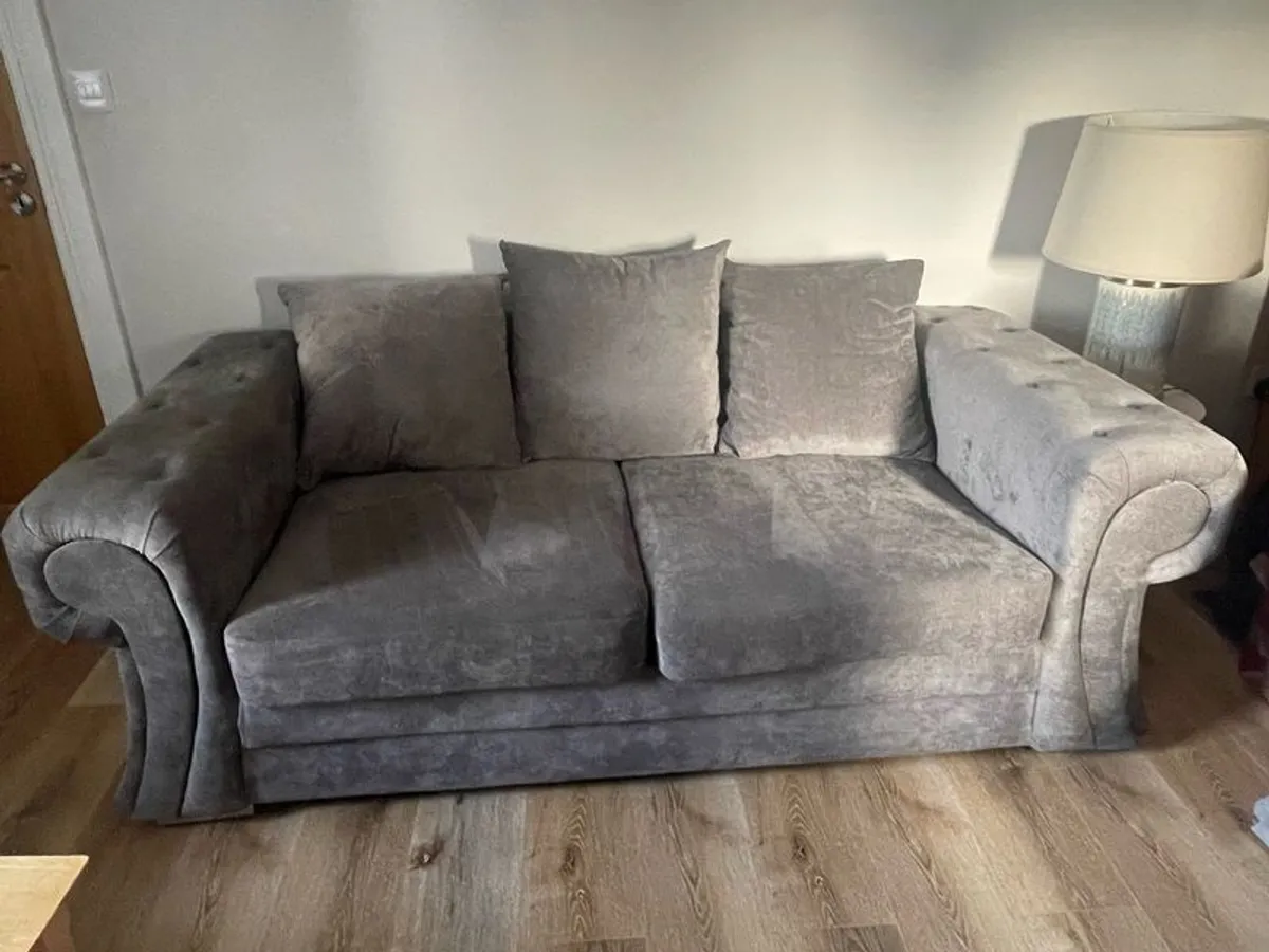 Immaculate 3 + 2 Seater Sofa set - Image 3