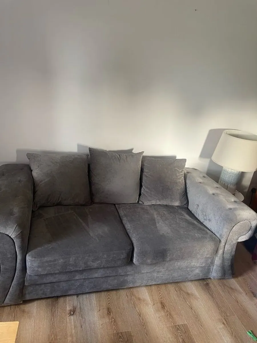 Immaculate 3 + 2 Seater Sofa set - Image 4