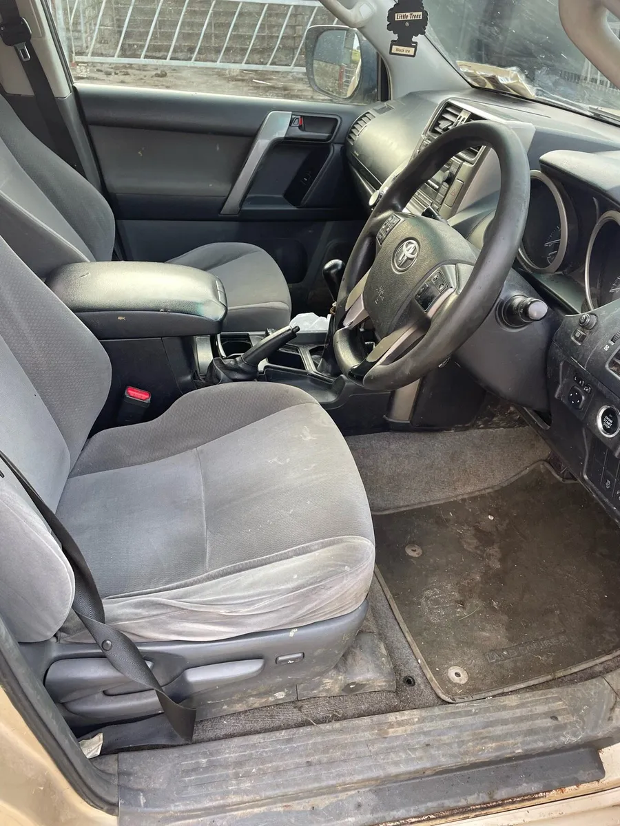 2011 Toyota landcruiser taxed and tested till may - Image 3