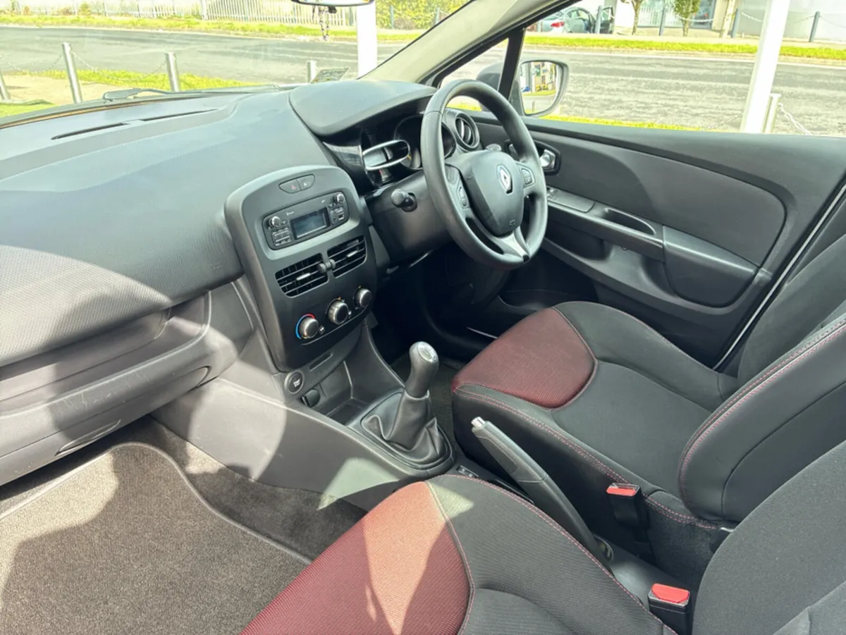 Renault Clio IV EXPRESSION 1.2 PET 4DR - Image 3