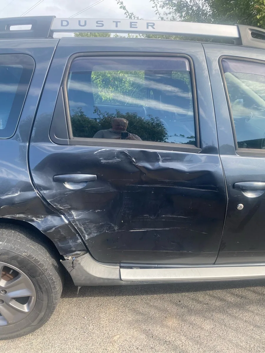 Damaged Dacia duster 151 - Image 1