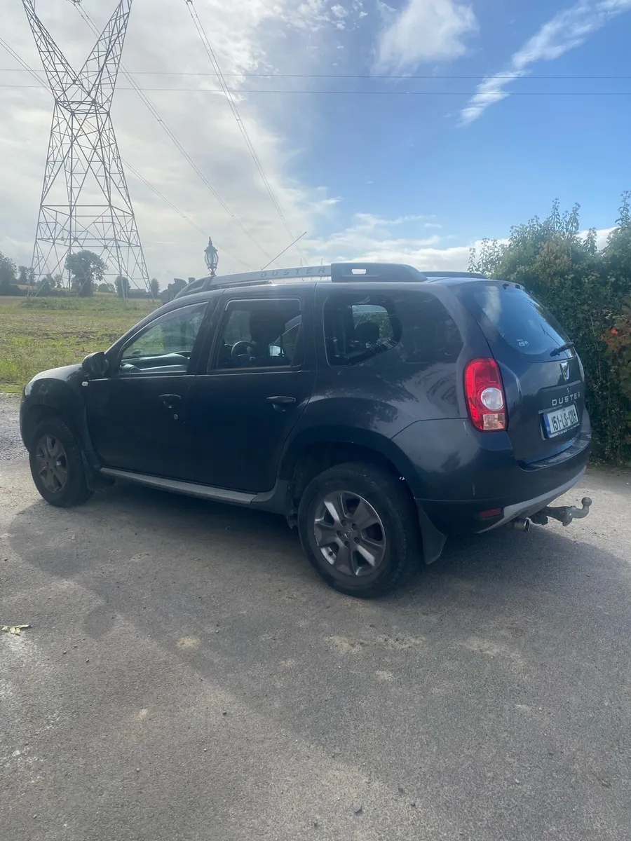 Damaged Dacia duster 151 - Image 2