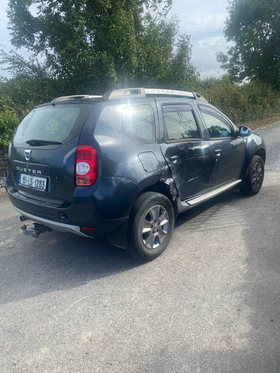 Damaged Dacia duster 151 - Image 4