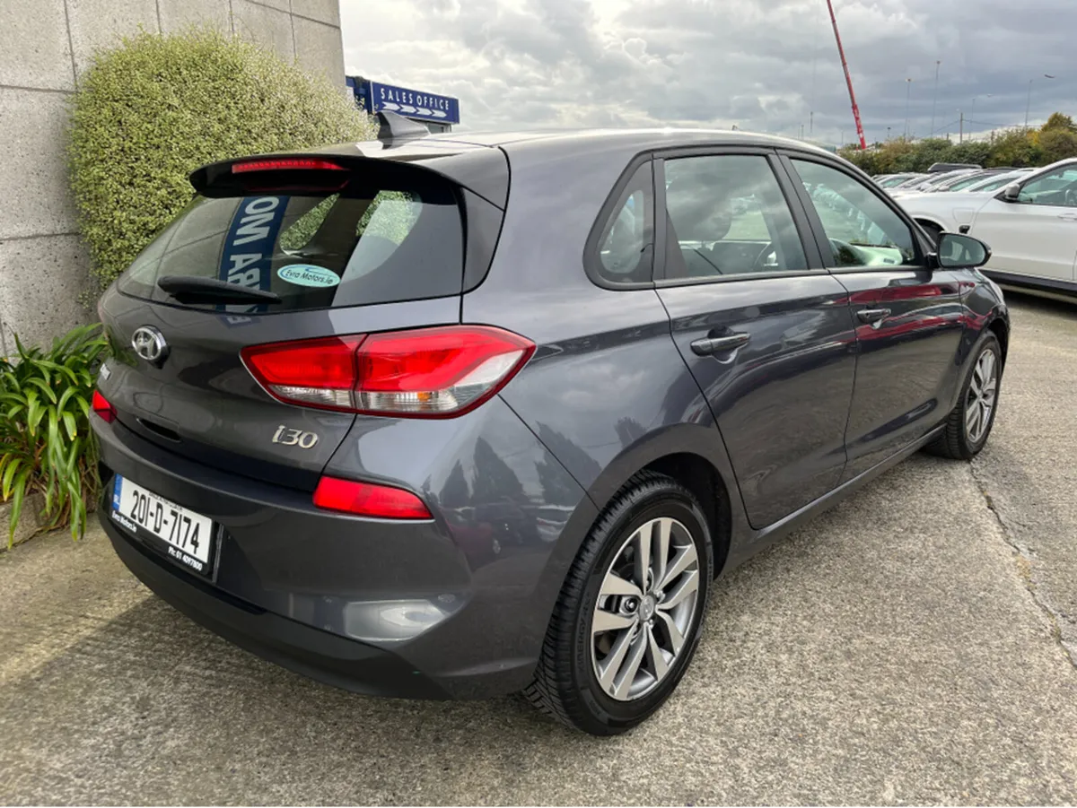 Hyundai i30 DELUXE 1.0 TURBO PETROL //REVERSE CAME - Image 4
