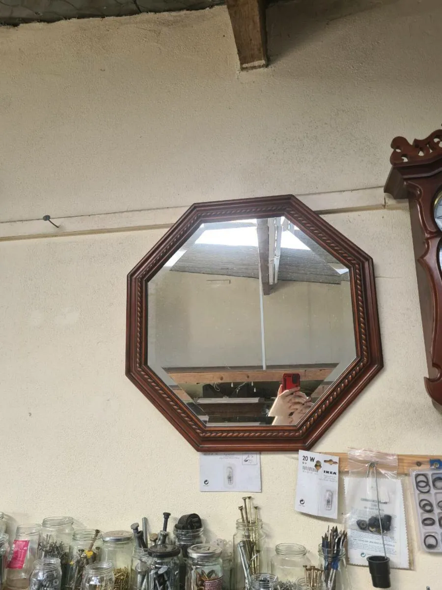 Wall mirror