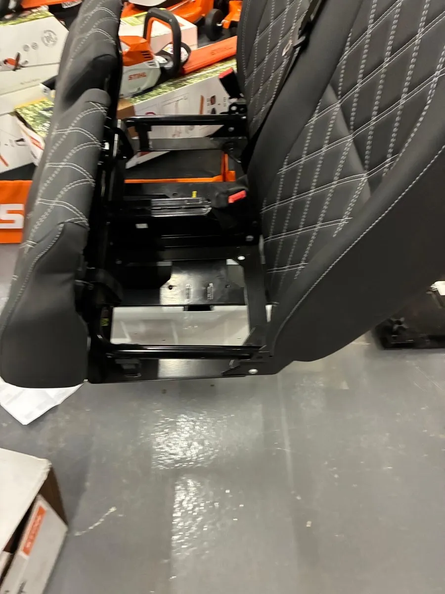 Mercedes swivel seats - Image 3