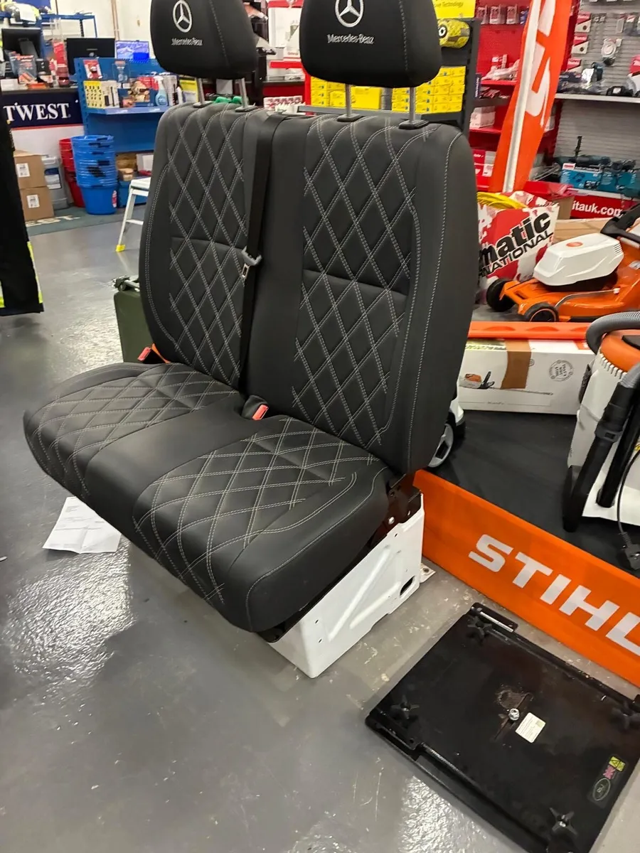 Mercedes swivel seats - Image 4