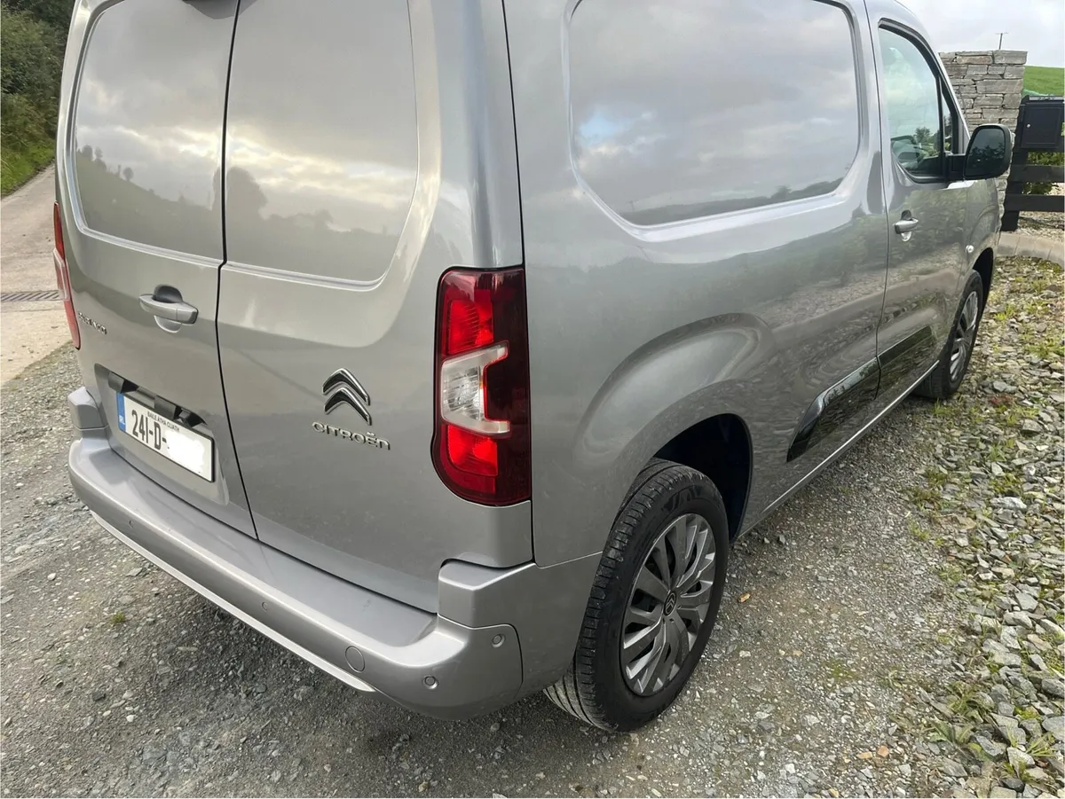 241 Citroen Berlingo Driver - Image 2