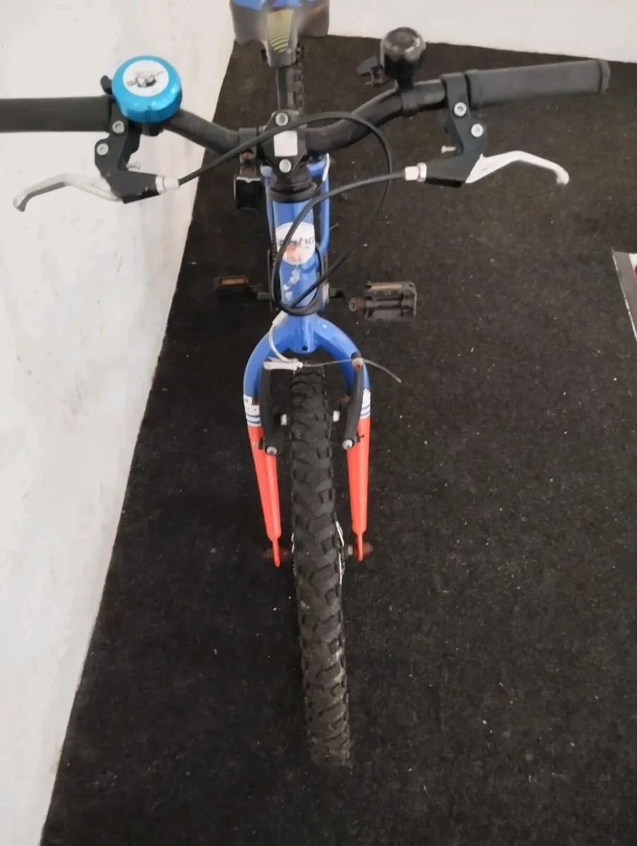 Boys 20inch bike - Image 3