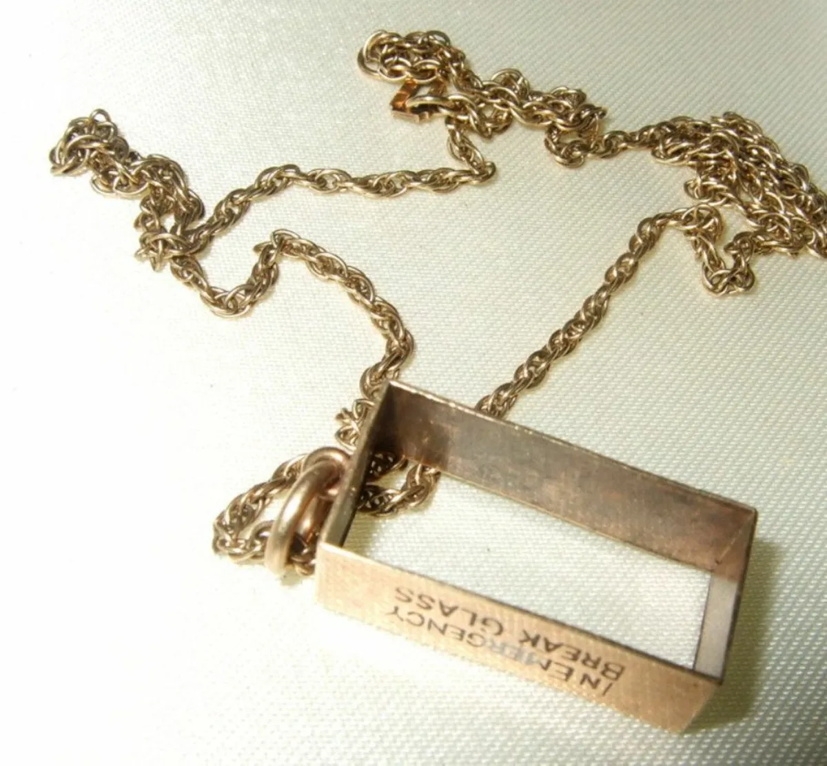 Vintage Hallmarked 9ct Gold Pendant & Chain - Image 3