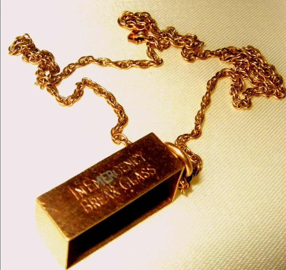 Vintage Hallmarked 9ct Gold Pendant & Chain - Image 1