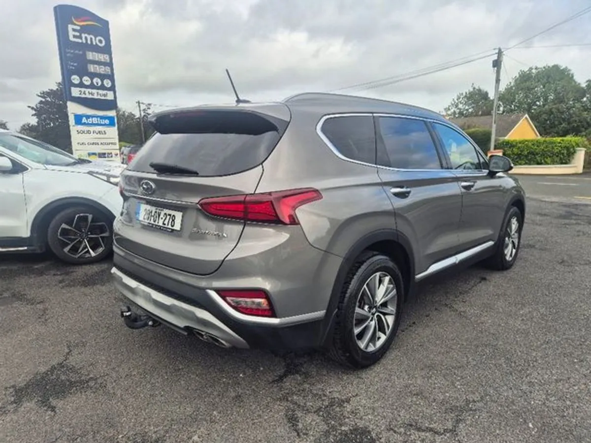 Hyundai Santa Fe 2WD Executive Plus 7 Seater - Image 3