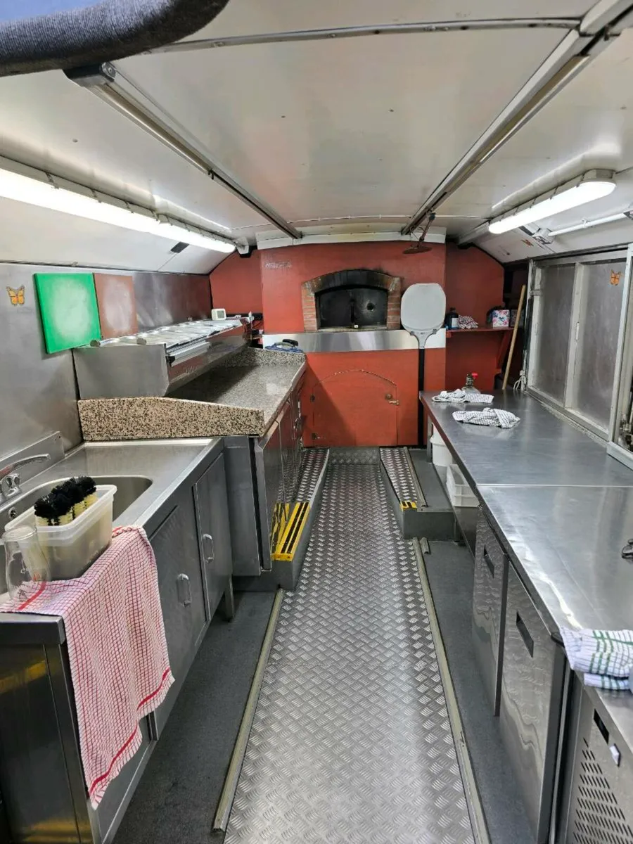 Double decker wood fired pizza bus - Image 3