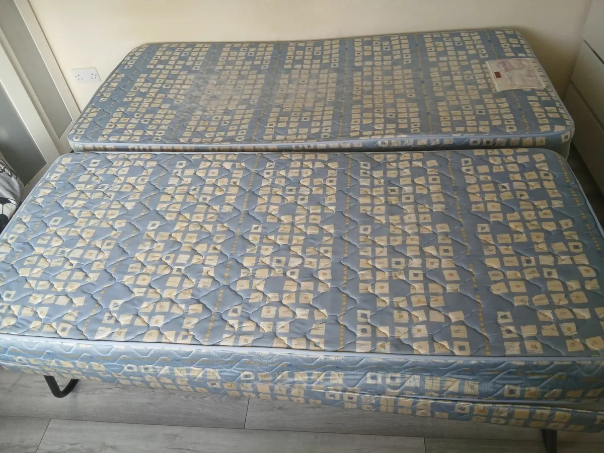 Single bed with pull out bed underneath - Image 2