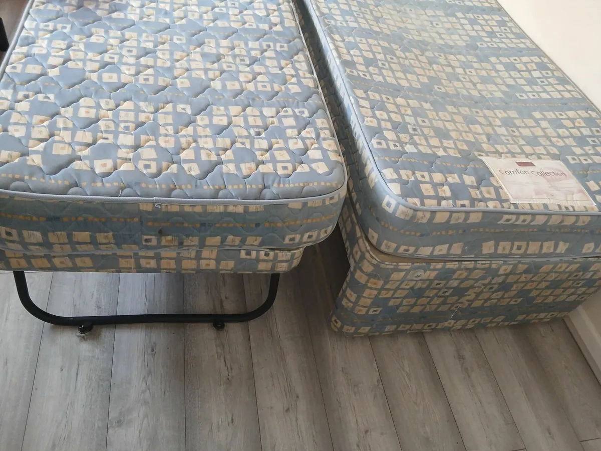 Single bed with pull out bed underneath - Image 3