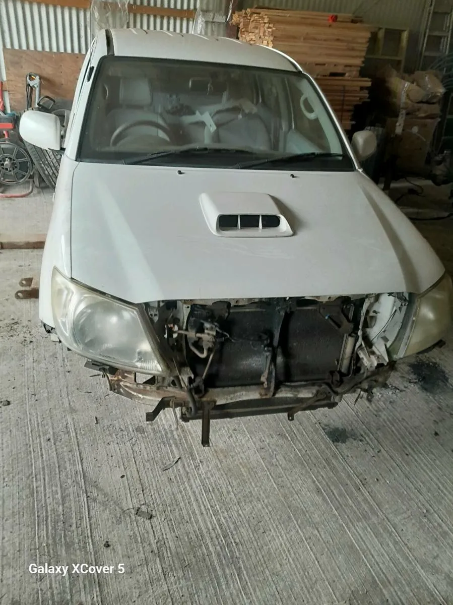 2010 Toyota Hilux Complete for breaking - Image 2