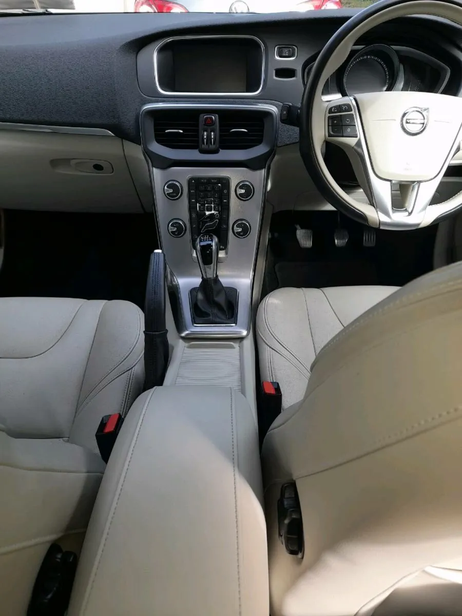 Volvo V40 D2 Inscription Model - Image 3