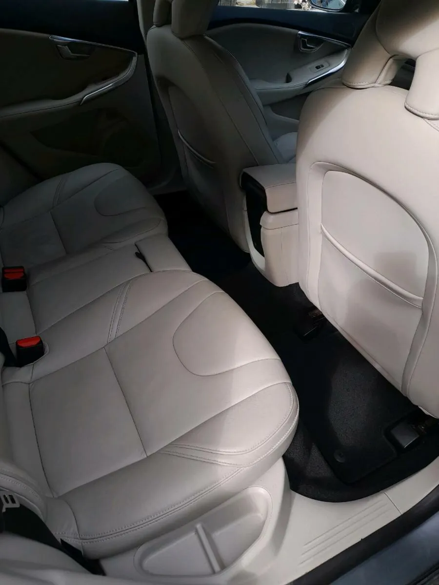 Volvo V40 D2 Inscription Model - Image 4