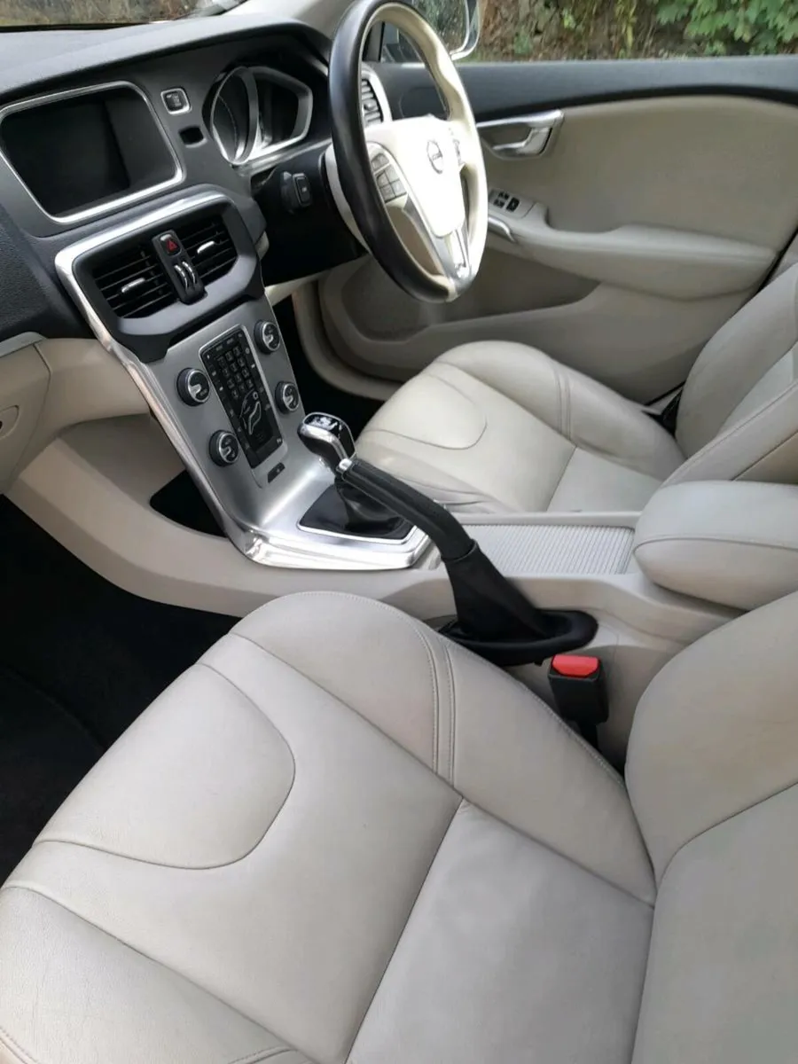 Volvo V40 D2 Inscription Model - Image 2