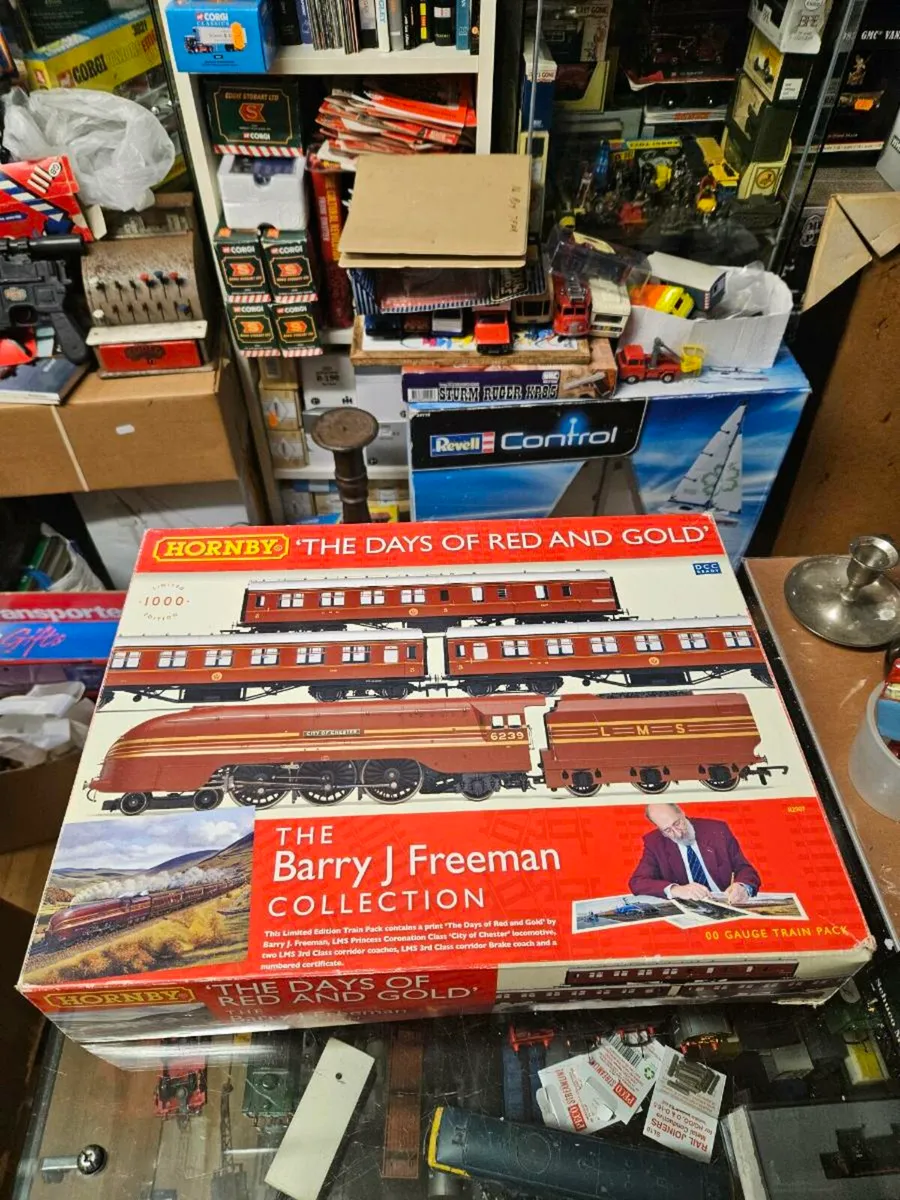 Hornby OO Gauge The Days of Red and Gold - Image 1