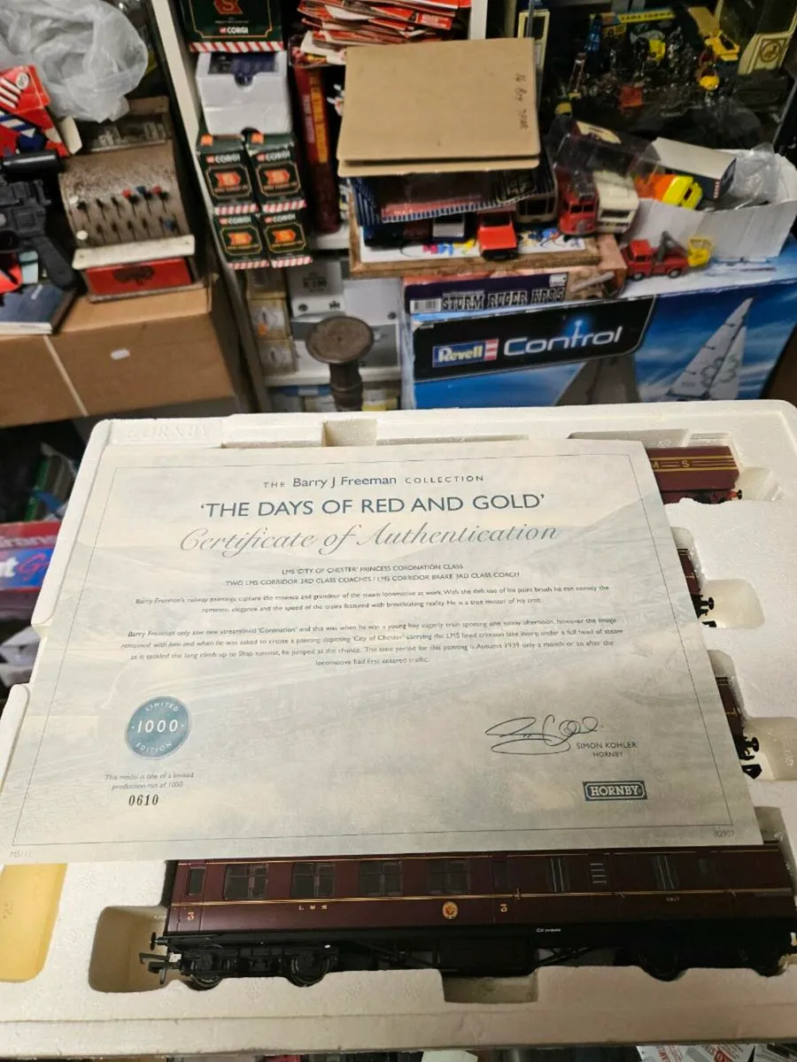Hornby OO Gauge The Days of Red and Gold - Image 3