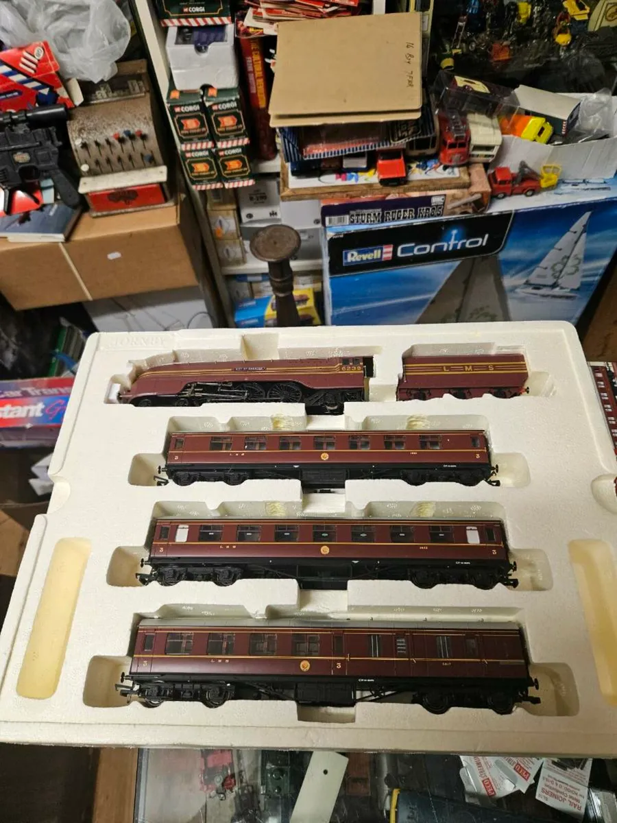 Hornby OO Gauge The Days of Red and Gold - Image 4