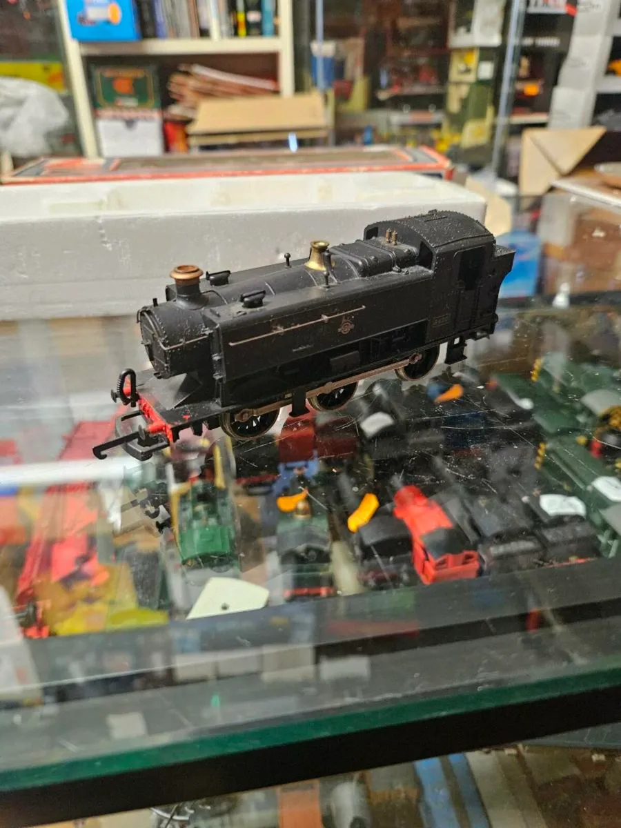 Hornby Lima OO Gauge Tank Engine - Image 3