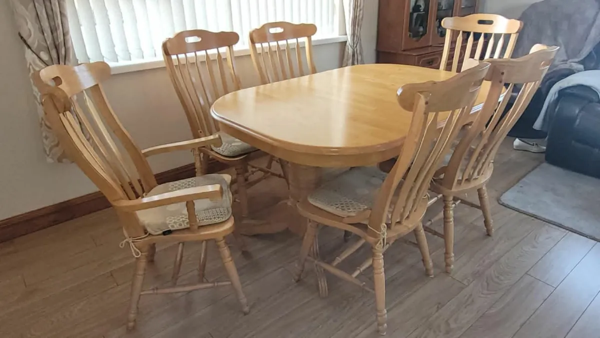 6 seater dining table - Image 1