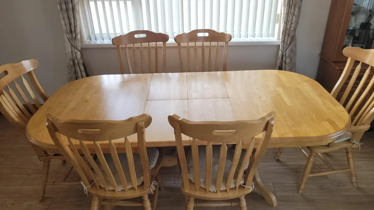 6 seater dining table - Image 2