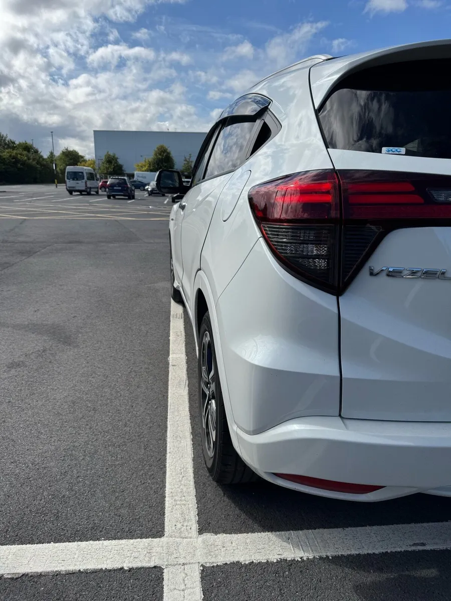 Honda vezel low mileage - Image 3