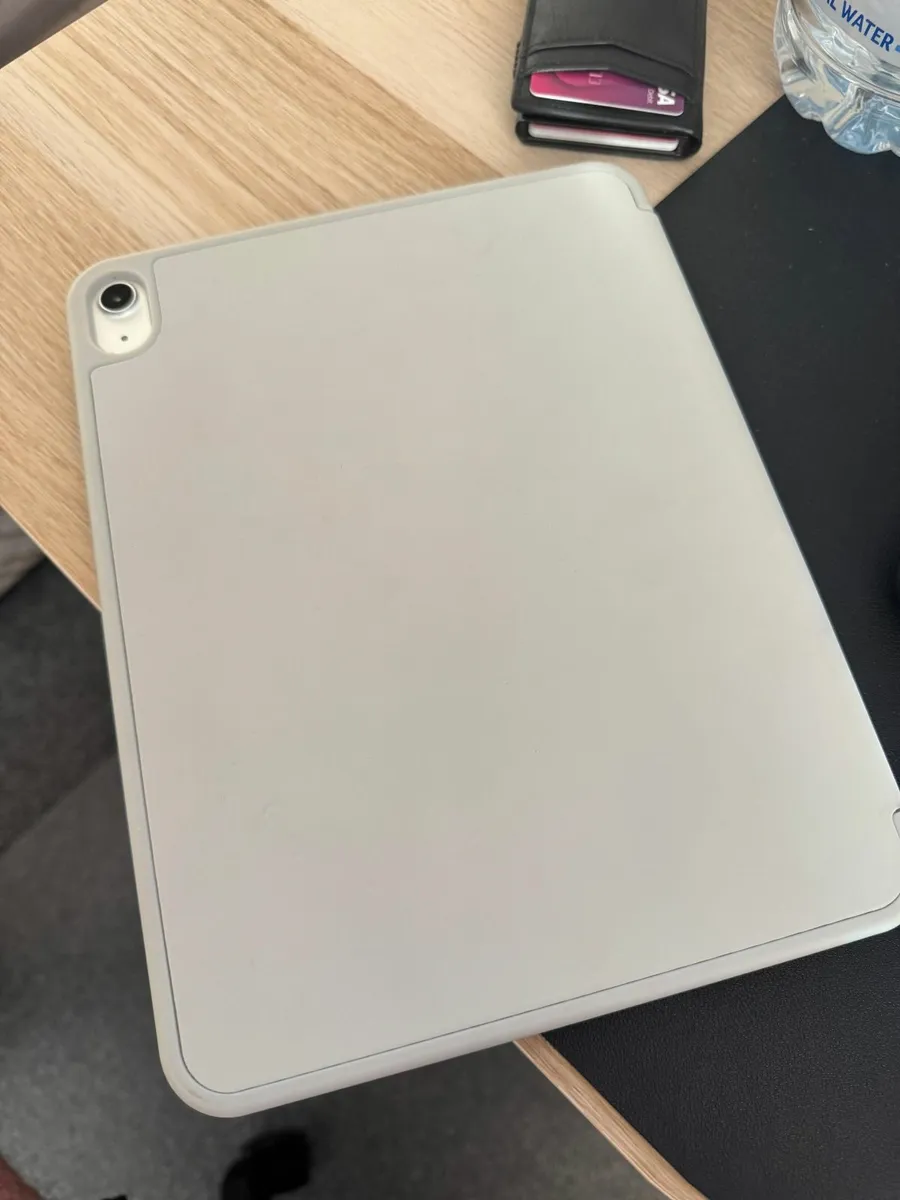 iPad 10th Gen | 64GB | SILVER | BATTERY 100% - Image 3