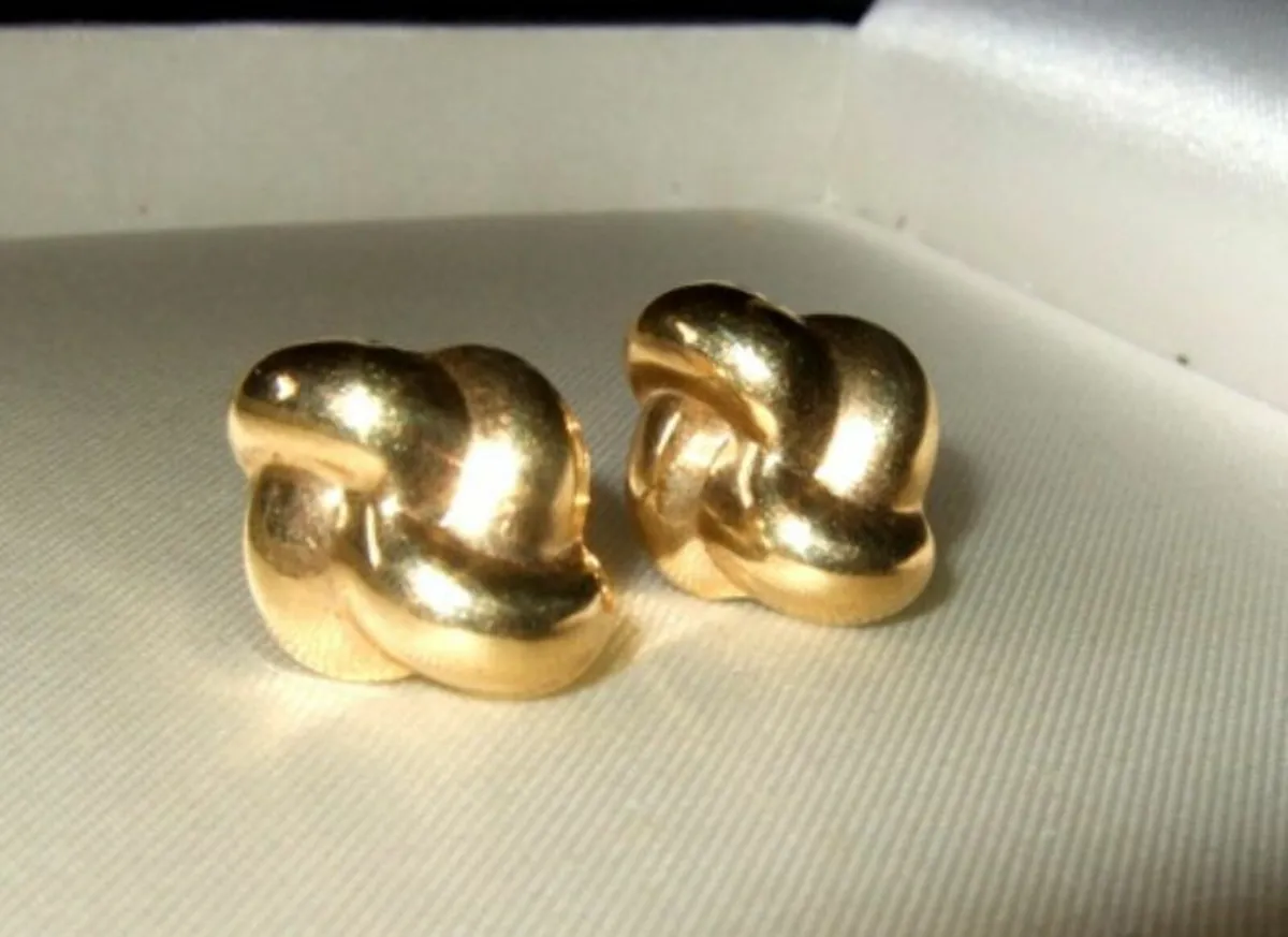 Vintage 9ct Gold Chunky Knot Earrings - Image 2