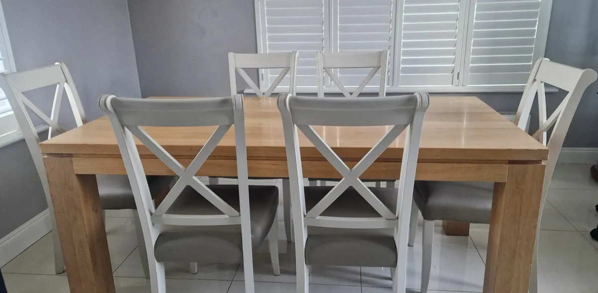 Dining table - Image 1