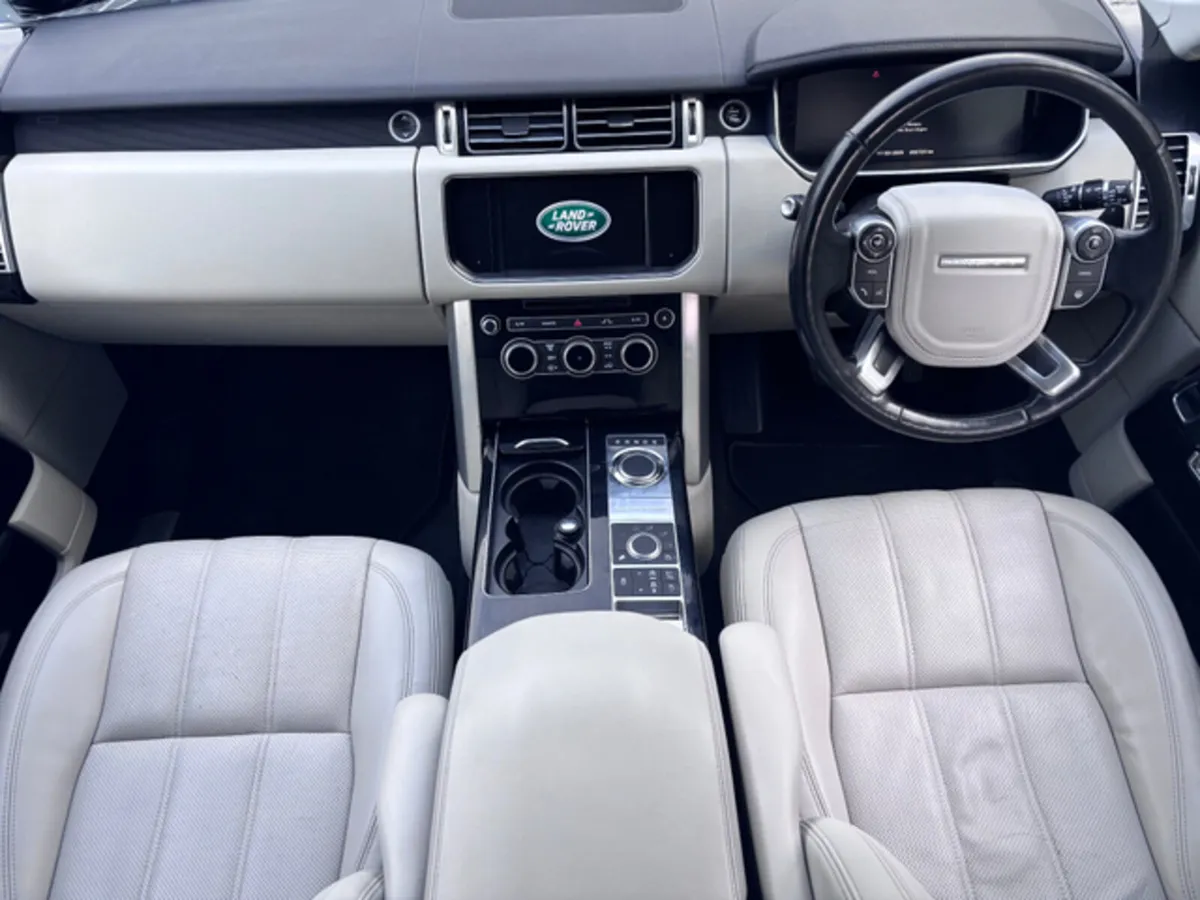 LAND ROVER RANGE ROVER VOGUE 3.0 TDV6 HIGH SPEC N1 - Image 3