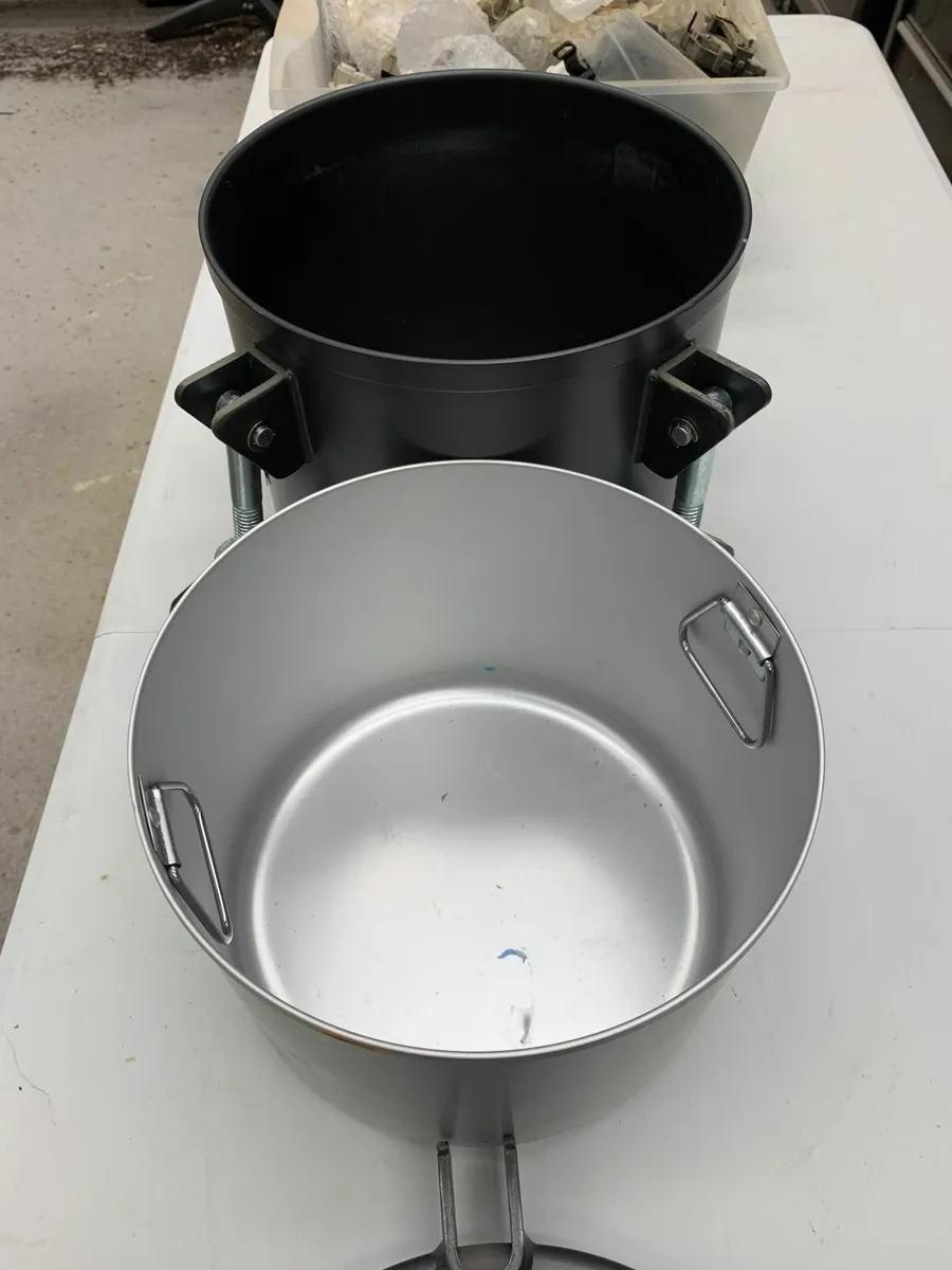 Resin pressure pot - Image 3
