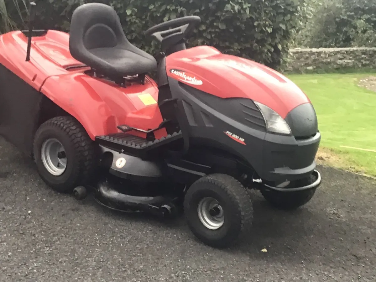 Castlegarden 22 HP hydro ride on lawnmower - Image 1