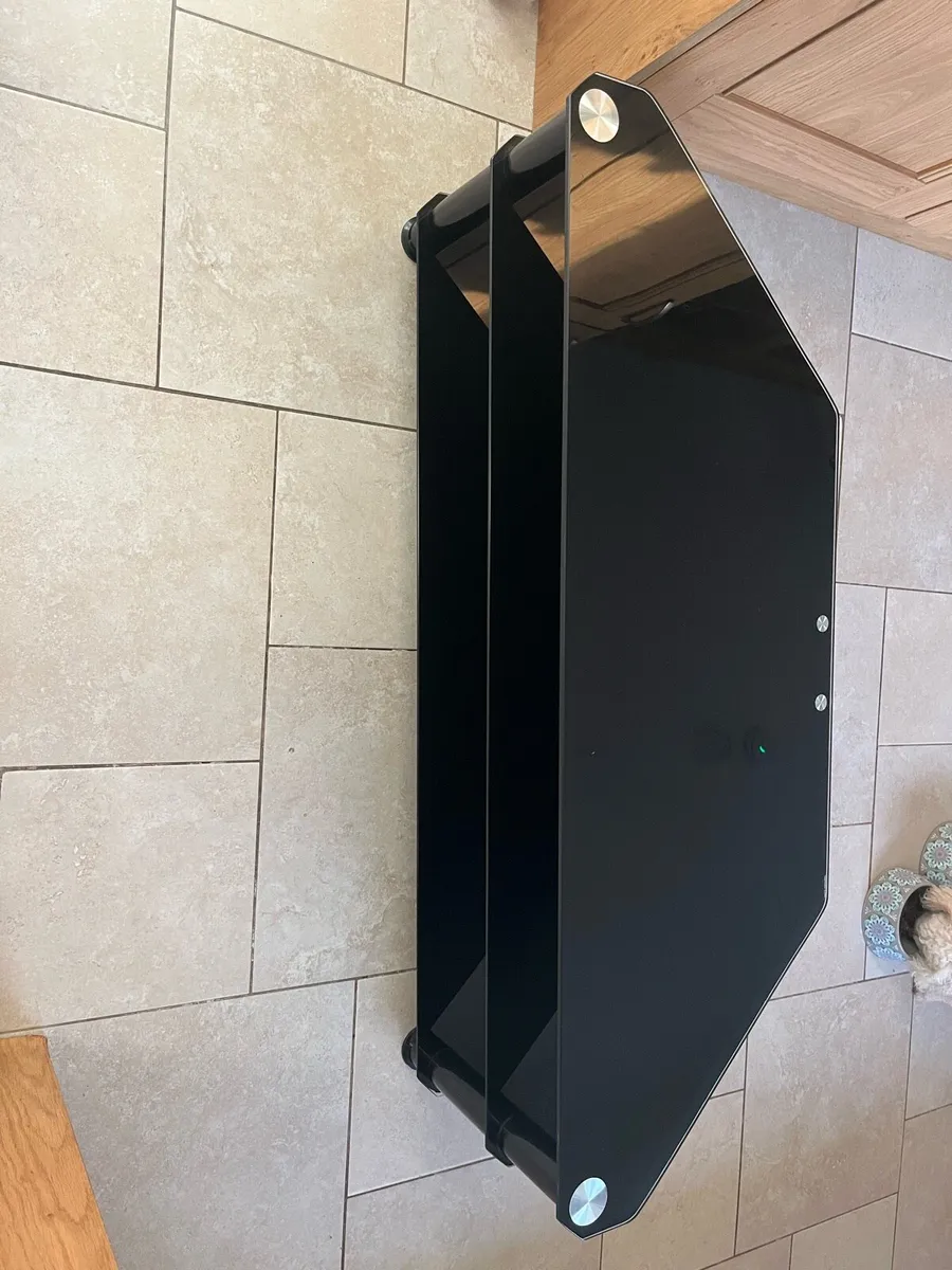 TV TABLE