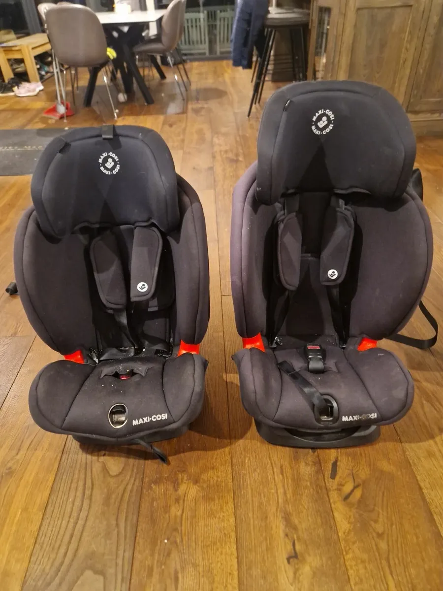 Two child car seats - Image 1