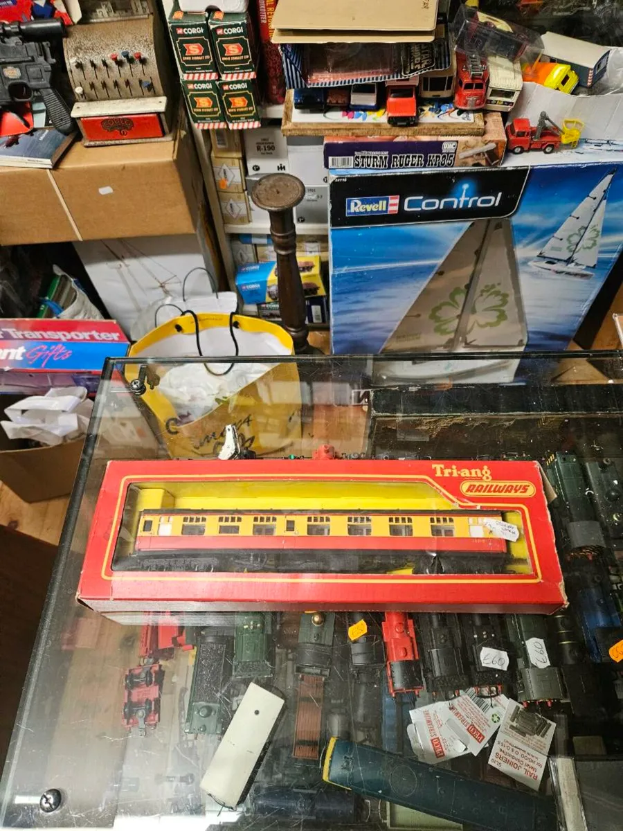 Hornby Triang OO Gauge Carraige