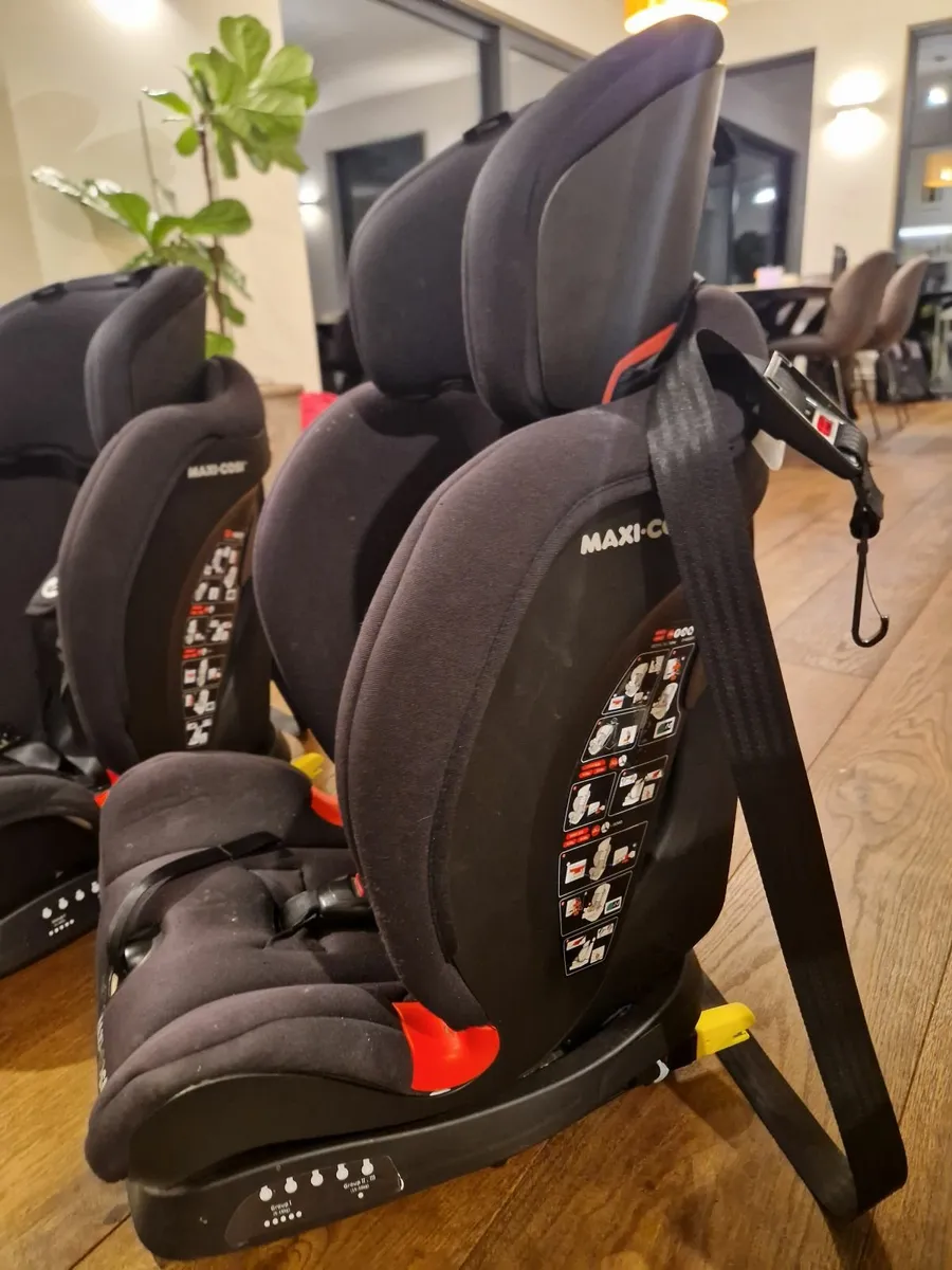 Two child car seats - Image 3